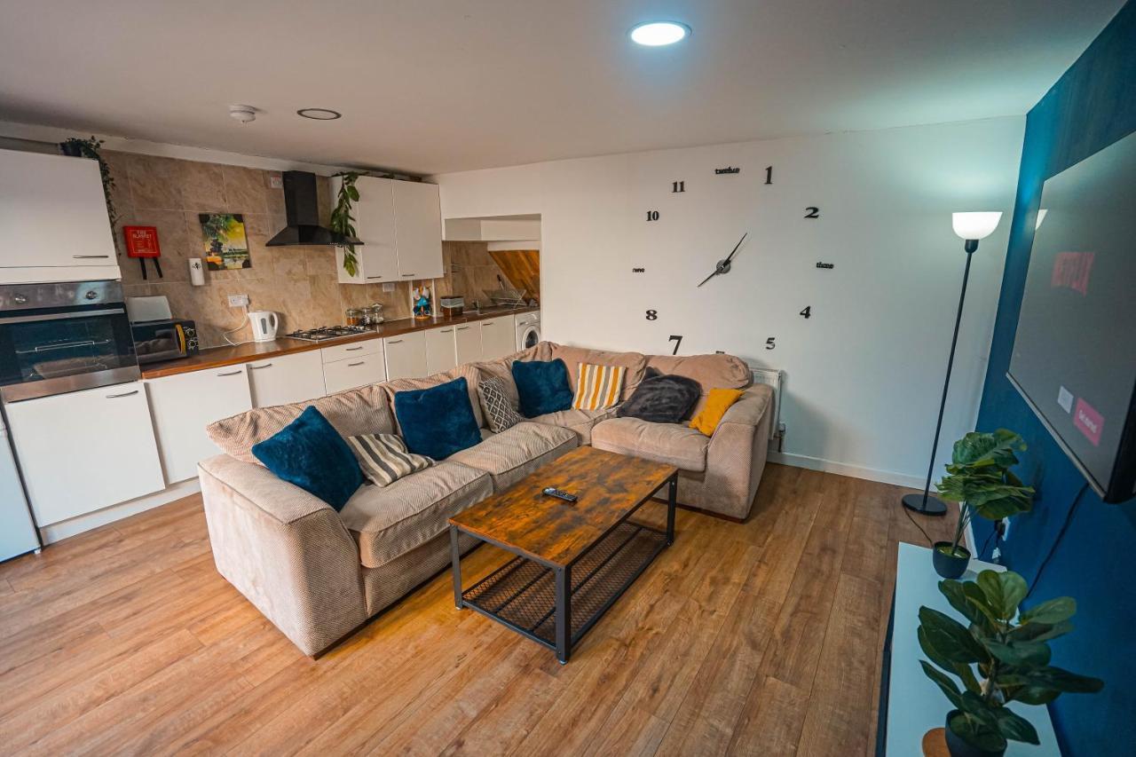 Private And Spacious 2 Bedroom House - Free Parking! 카디프 외부 사진
