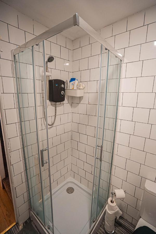 Private And Spacious 2 Bedroom House - Free Parking! 카디프 외부 사진