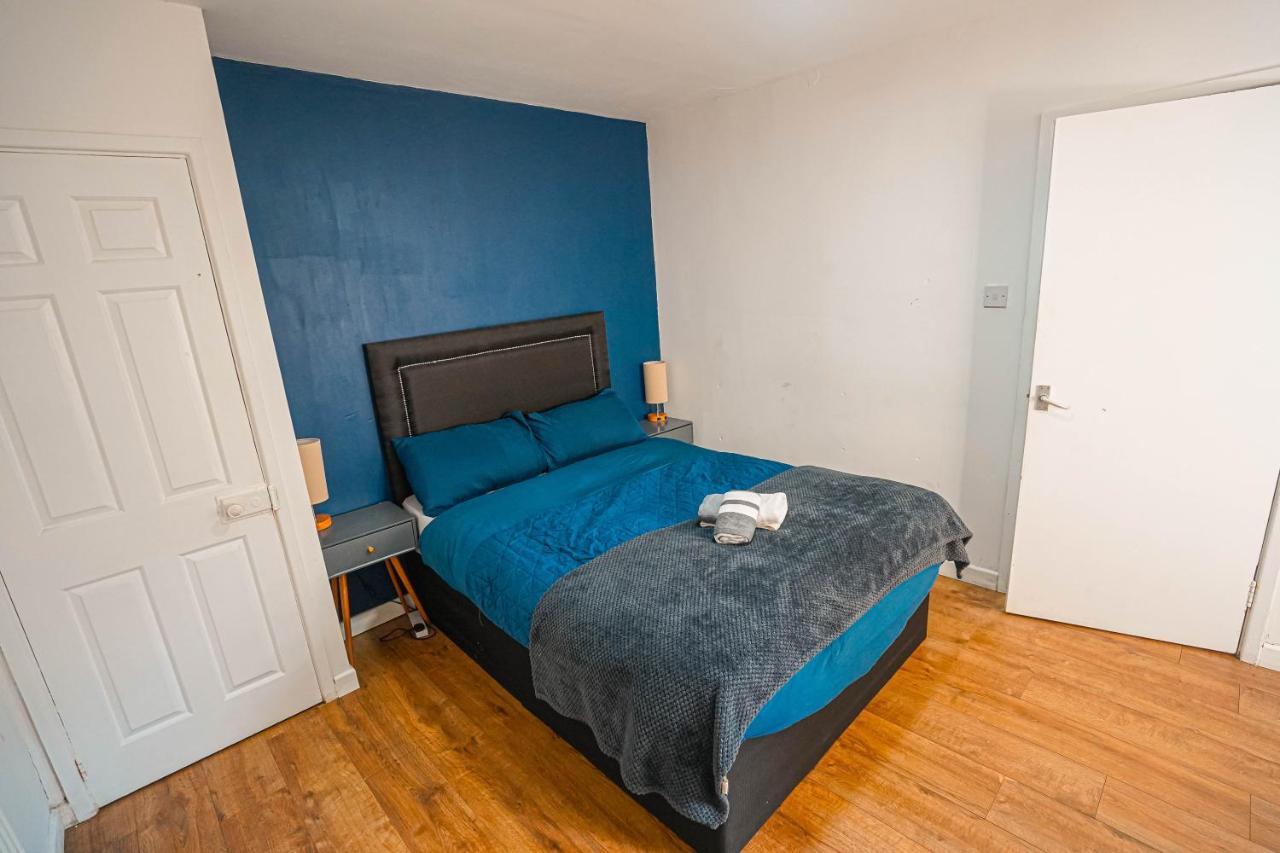Private And Spacious 2 Bedroom House - Free Parking! 카디프 외부 사진