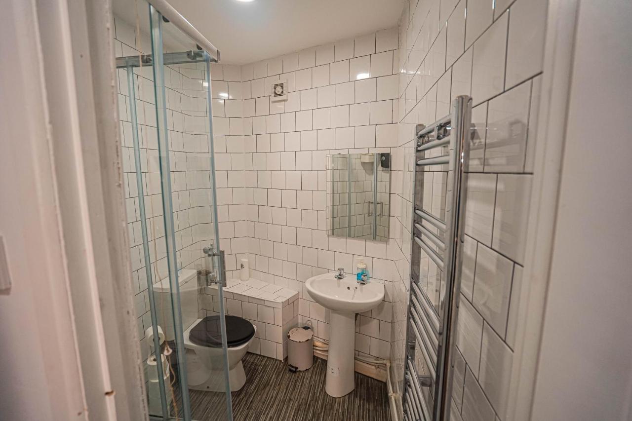 Private And Spacious 2 Bedroom House - Free Parking! 카디프 외부 사진