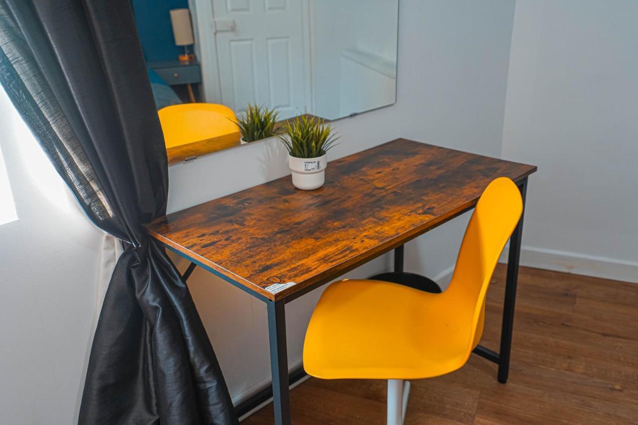 Private And Spacious 2 Bedroom House - Free Parking! 카디프 외부 사진