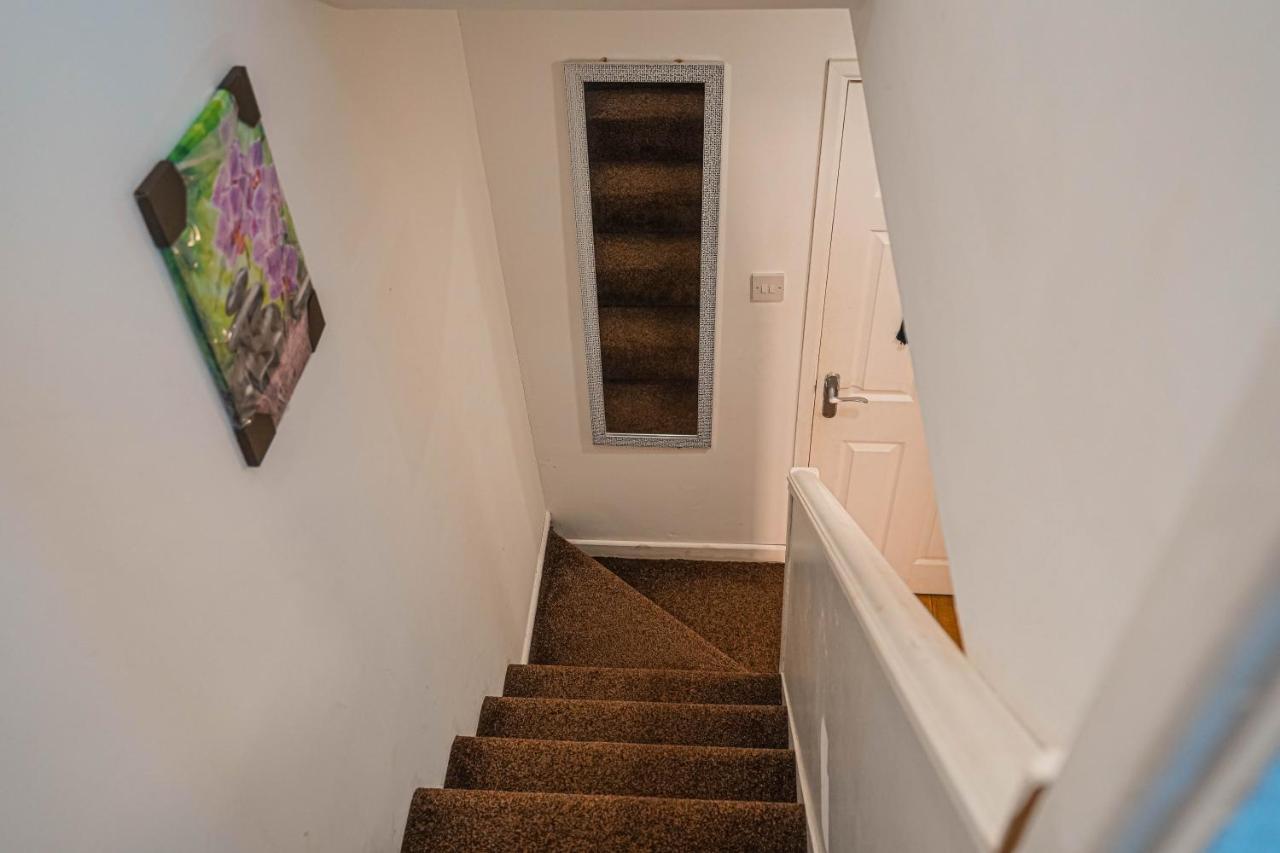 Private And Spacious 2 Bedroom House - Free Parking! 카디프 외부 사진