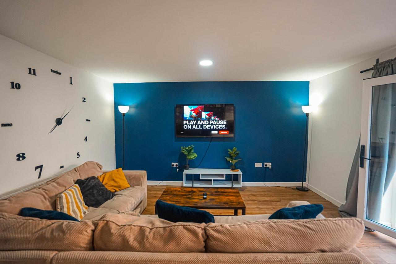 Private And Spacious 2 Bedroom House - Free Parking! 카디프 외부 사진