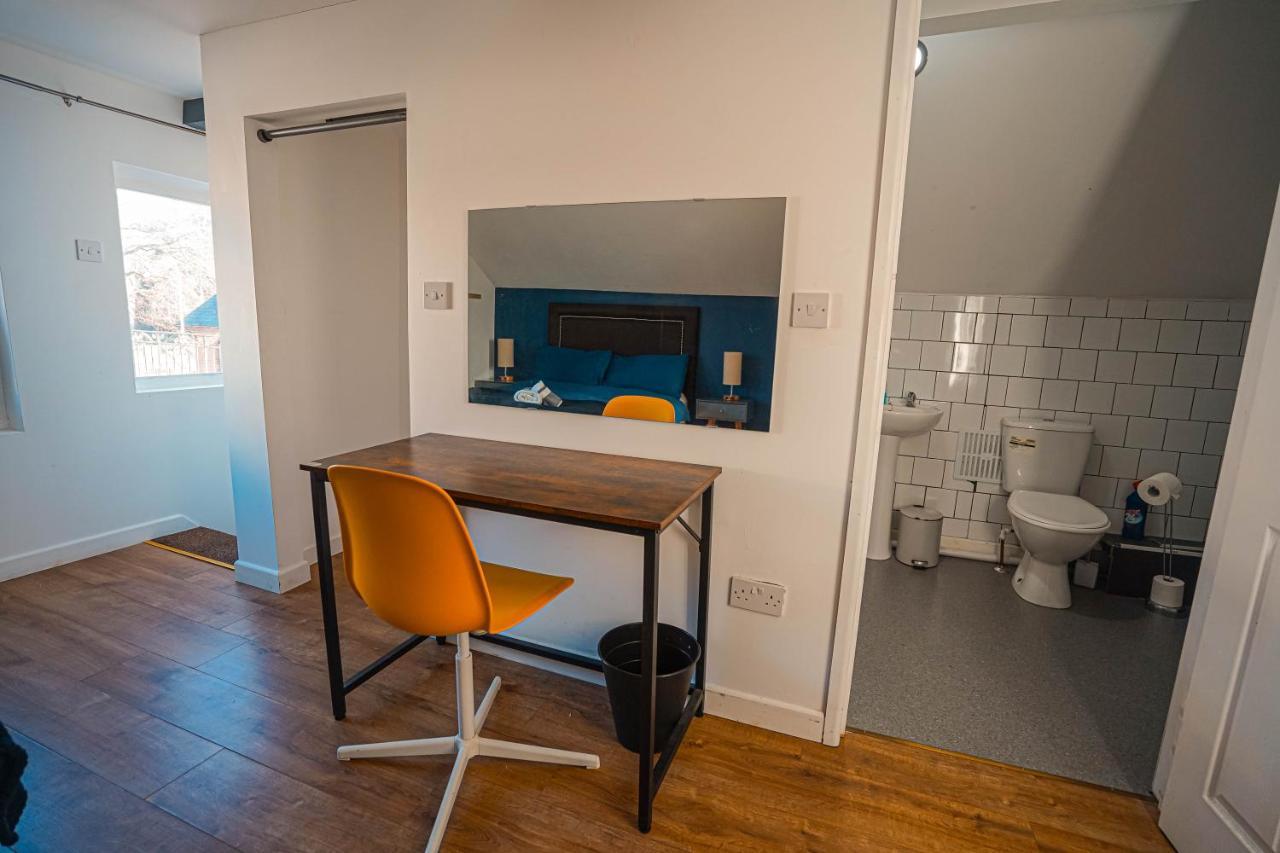 Private And Spacious 2 Bedroom House - Free Parking! 카디프 외부 사진