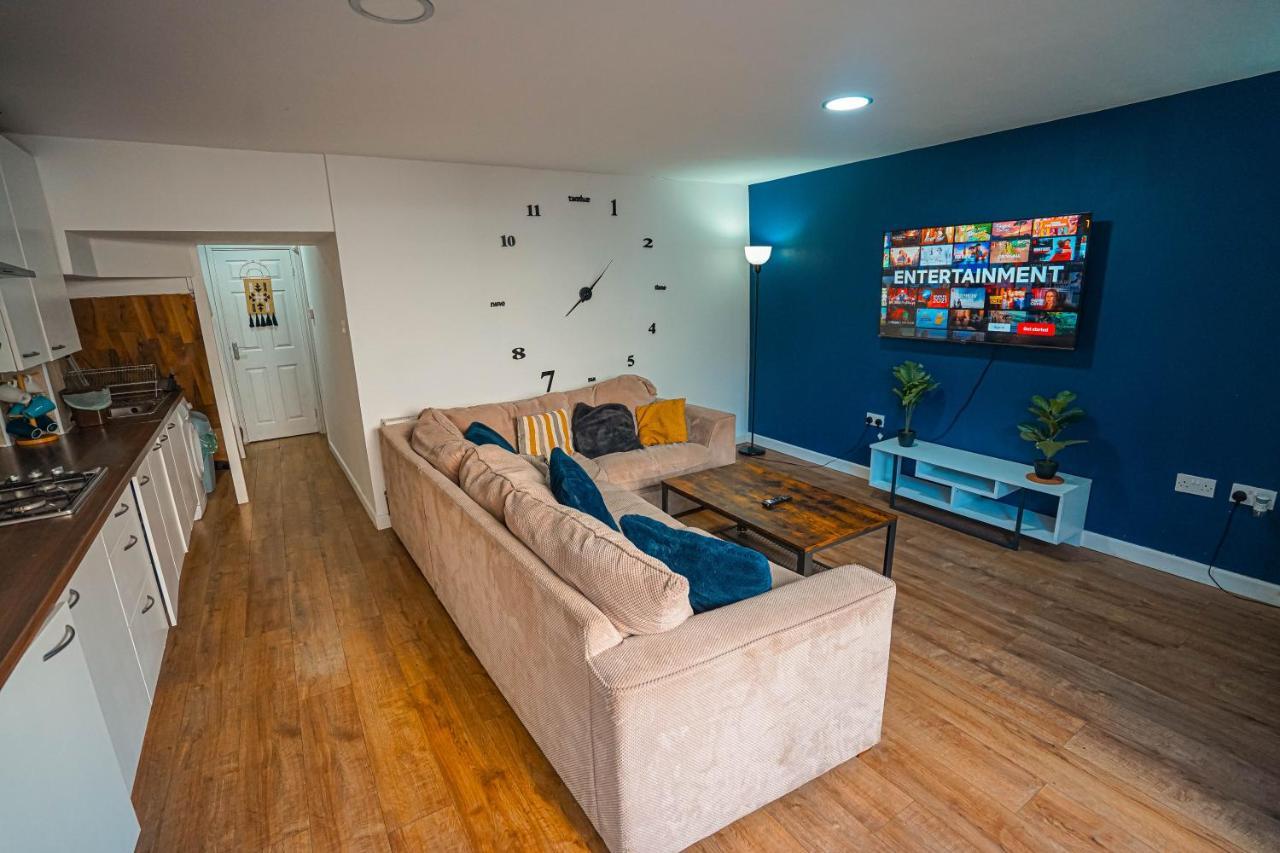 Private And Spacious 2 Bedroom House - Free Parking! 카디프 외부 사진