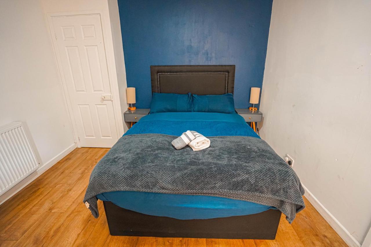 Private And Spacious 2 Bedroom House - Free Parking! 카디프 외부 사진